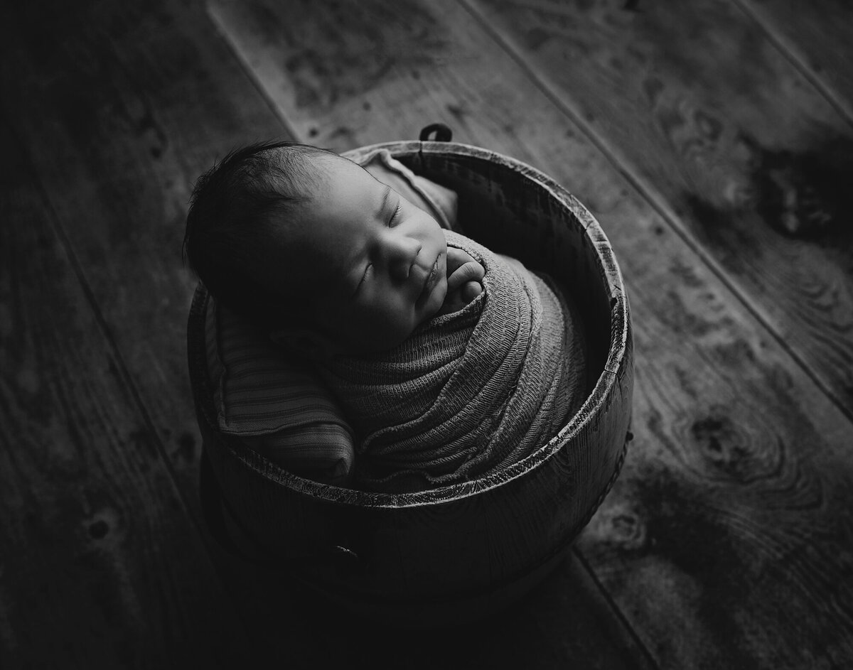 black and white newborn photo