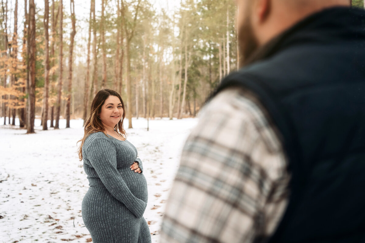 Buffalo, NY and Rochester, NY and WNY Maternity photographer. Newfane, NY Lockport NY Wilson NY Lewiston NY Amherst NY Medina NY Barker NY Williamsville NY East Aurora NY Maternity Photographer
