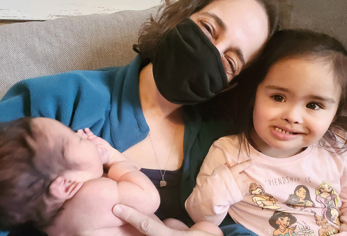 tammy-karin-newborn-snuggles