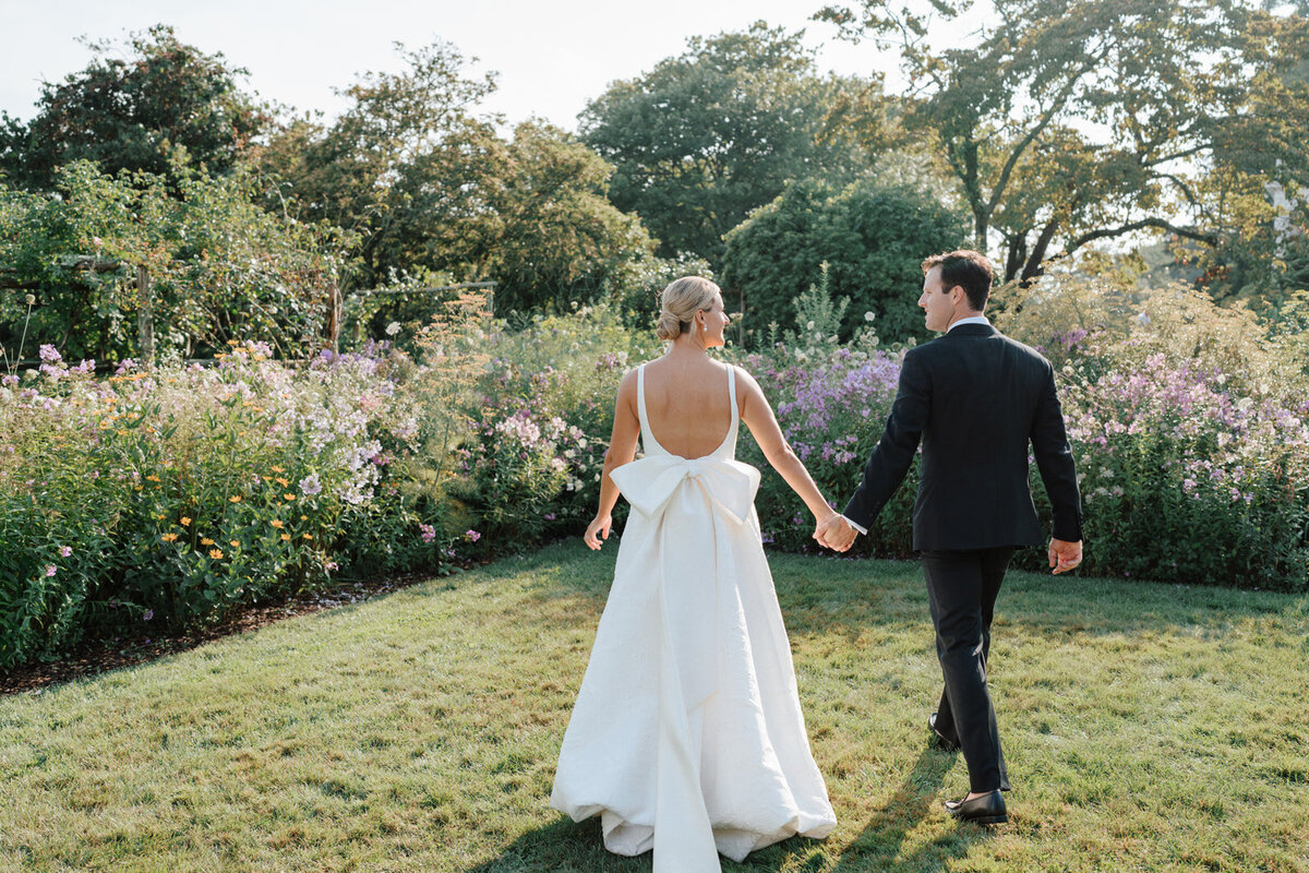 bride-and-groom-at-stone-acres-farm-ct-jen-strunk-events