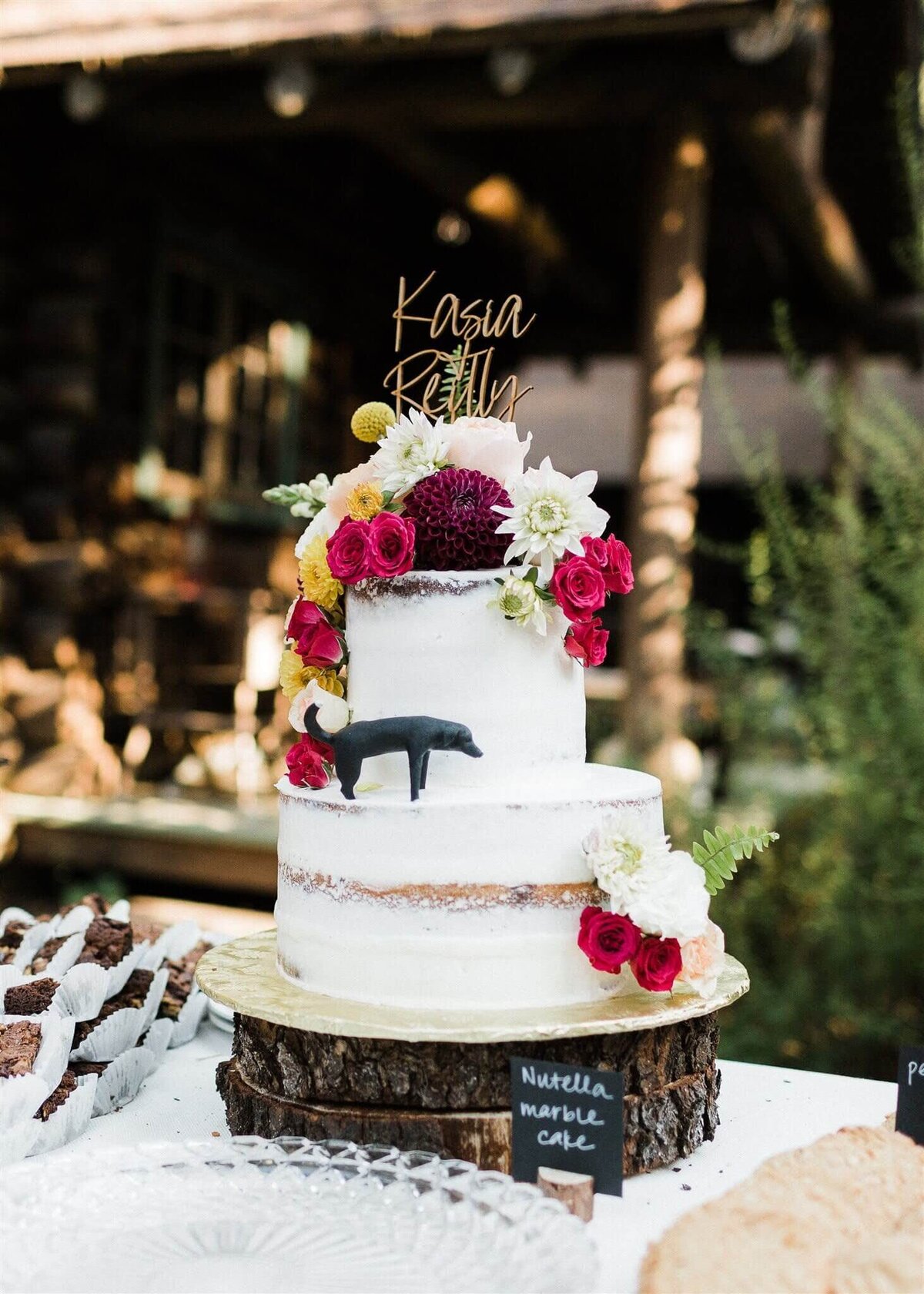 Fresh flowers adorn a wedding cake.