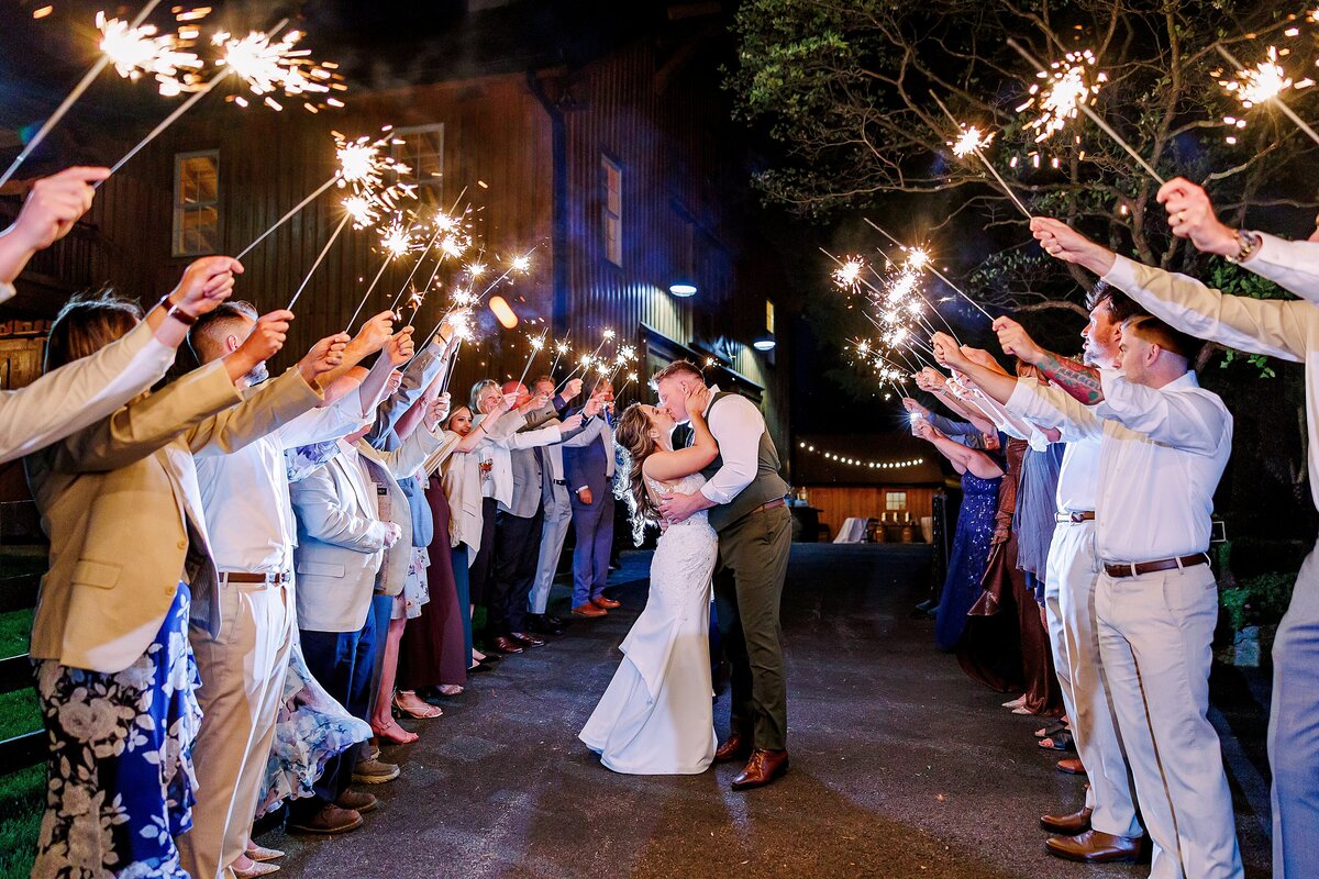the-oak-barn-at-loyalty-leesburg-wedding-rebecca-dotson-photography_0052