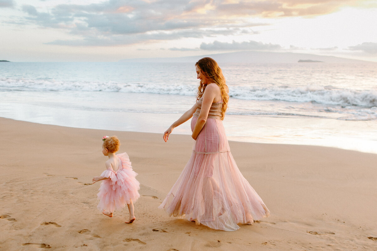 Maui maternity photographer