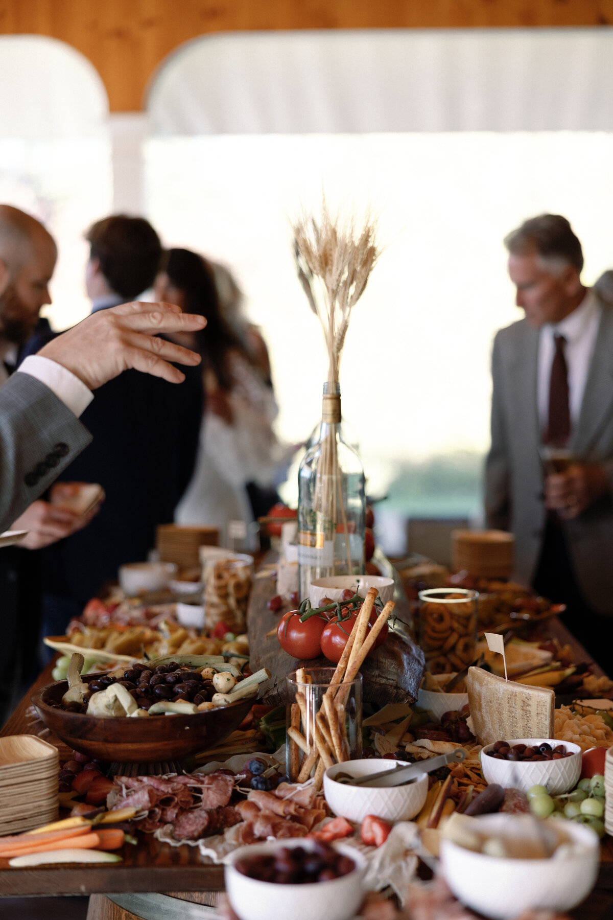 wedding-charcuterie-grazing-table