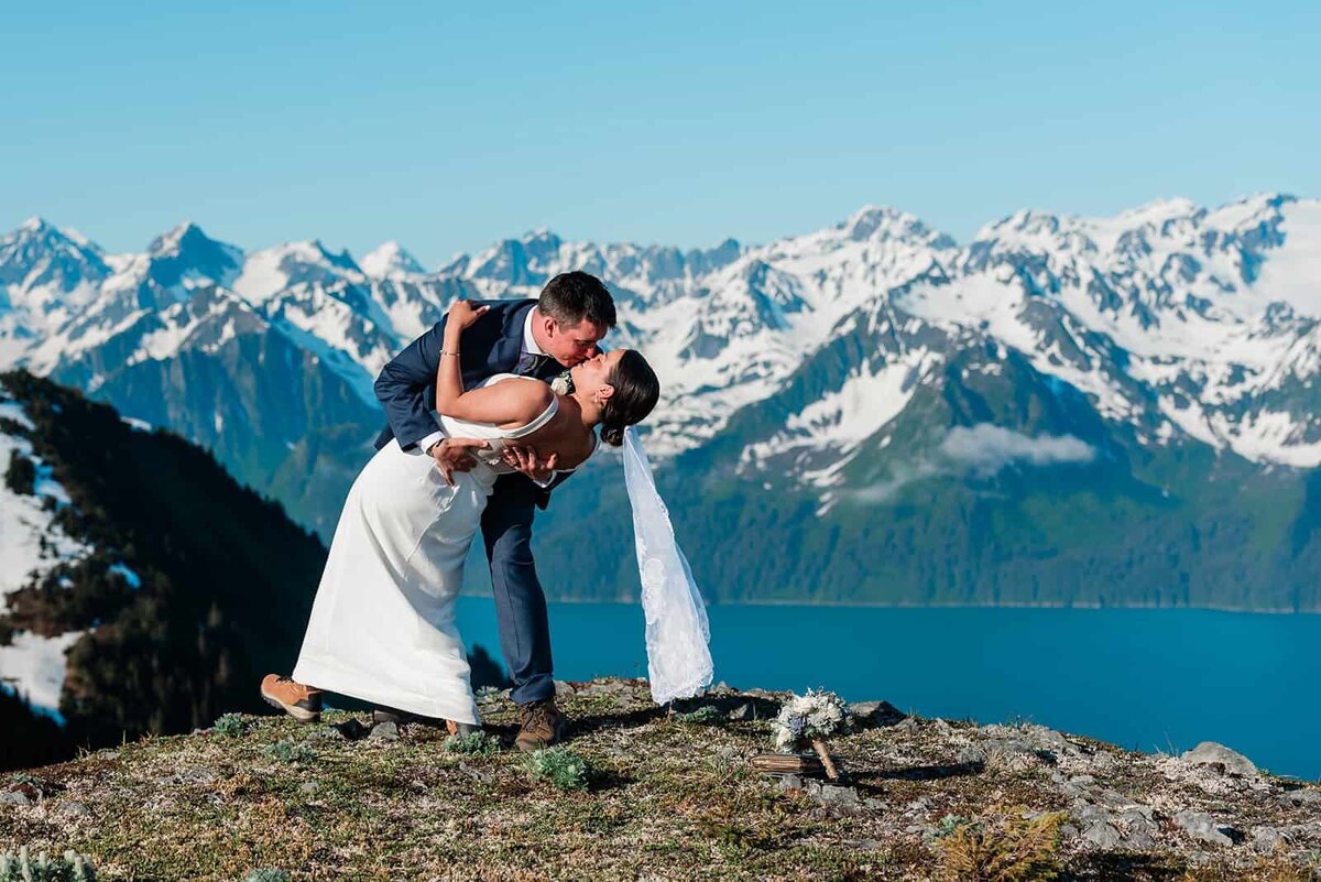 adventurous-mountain-elopement-in-alaska