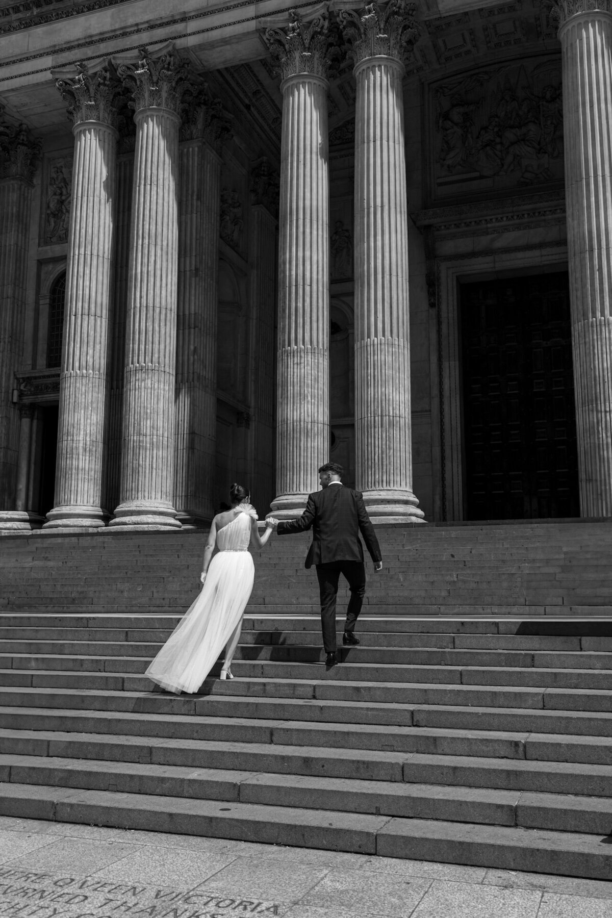 timeless-romantic-luxury-wedding-bride-london-centrallondon-blackandwhite-stpauls-brideandgroom-steps-editorial-photography