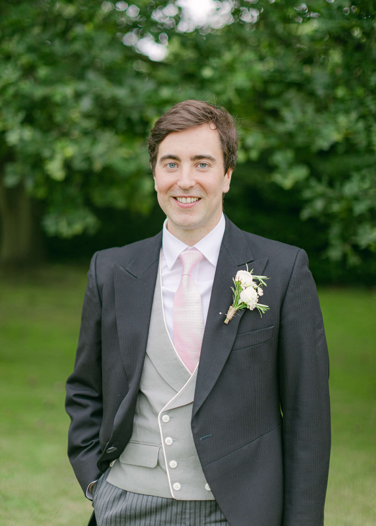 chloe-winstanley-weddings-stafford-country-house-groom-portrait