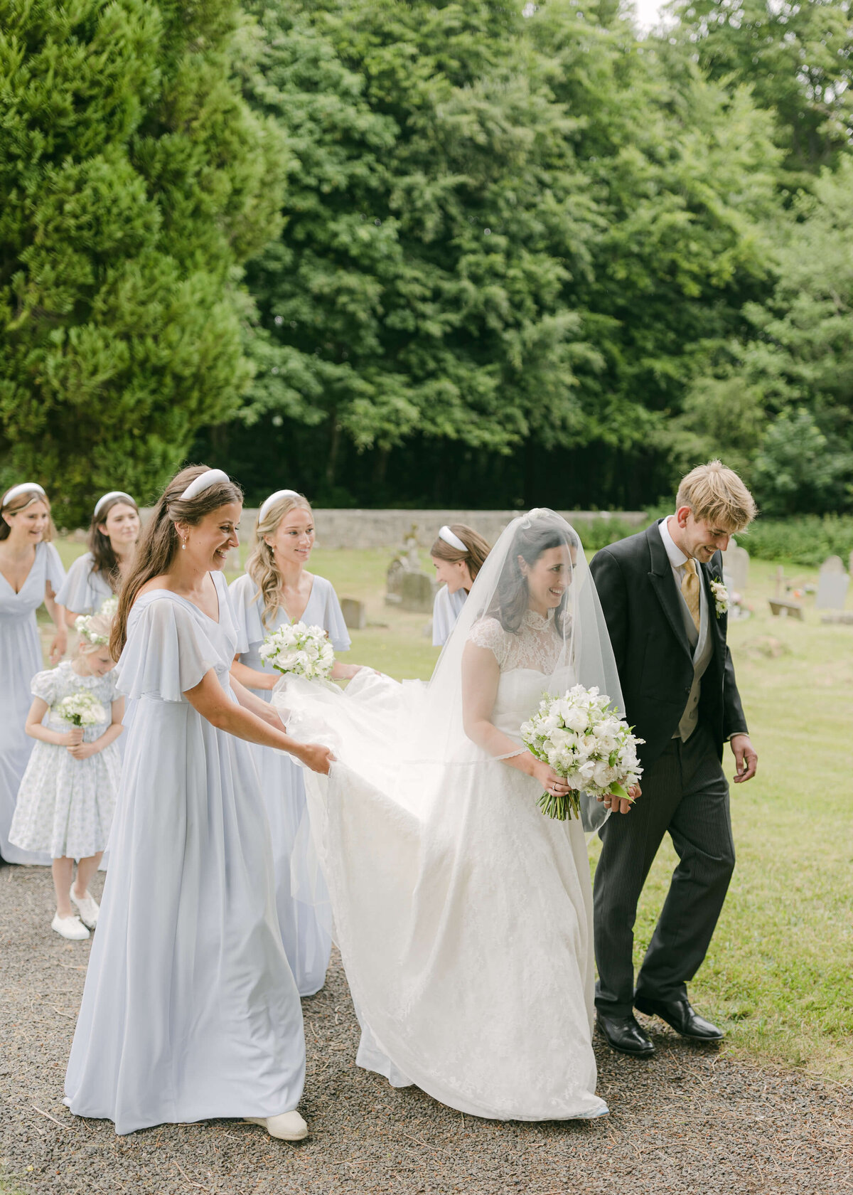 chloe-winstanley-weddings-wiltshire-bridal-party-ceremony