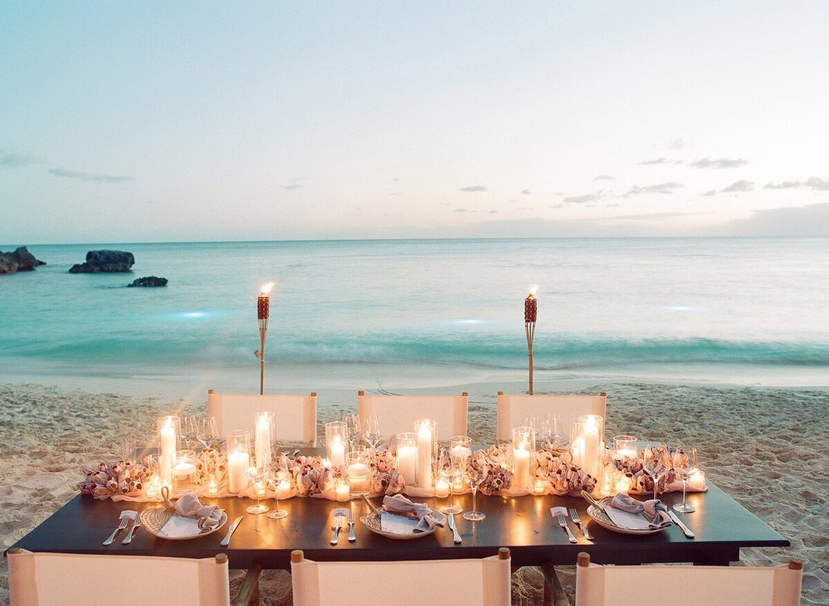 Style-Me-Pretty-Island-Beach-Bonfire-Dinner-Dasfete-12