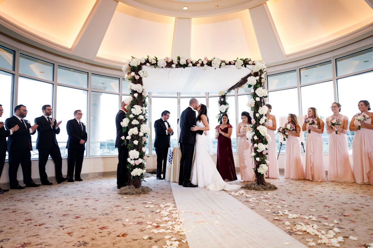 emma-cleary-new-york-nyc-wedding-photographer-videographer-venue-glen-island-harbour-club-5