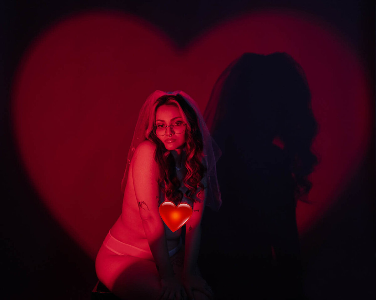 heart-themed-boudoir-session
