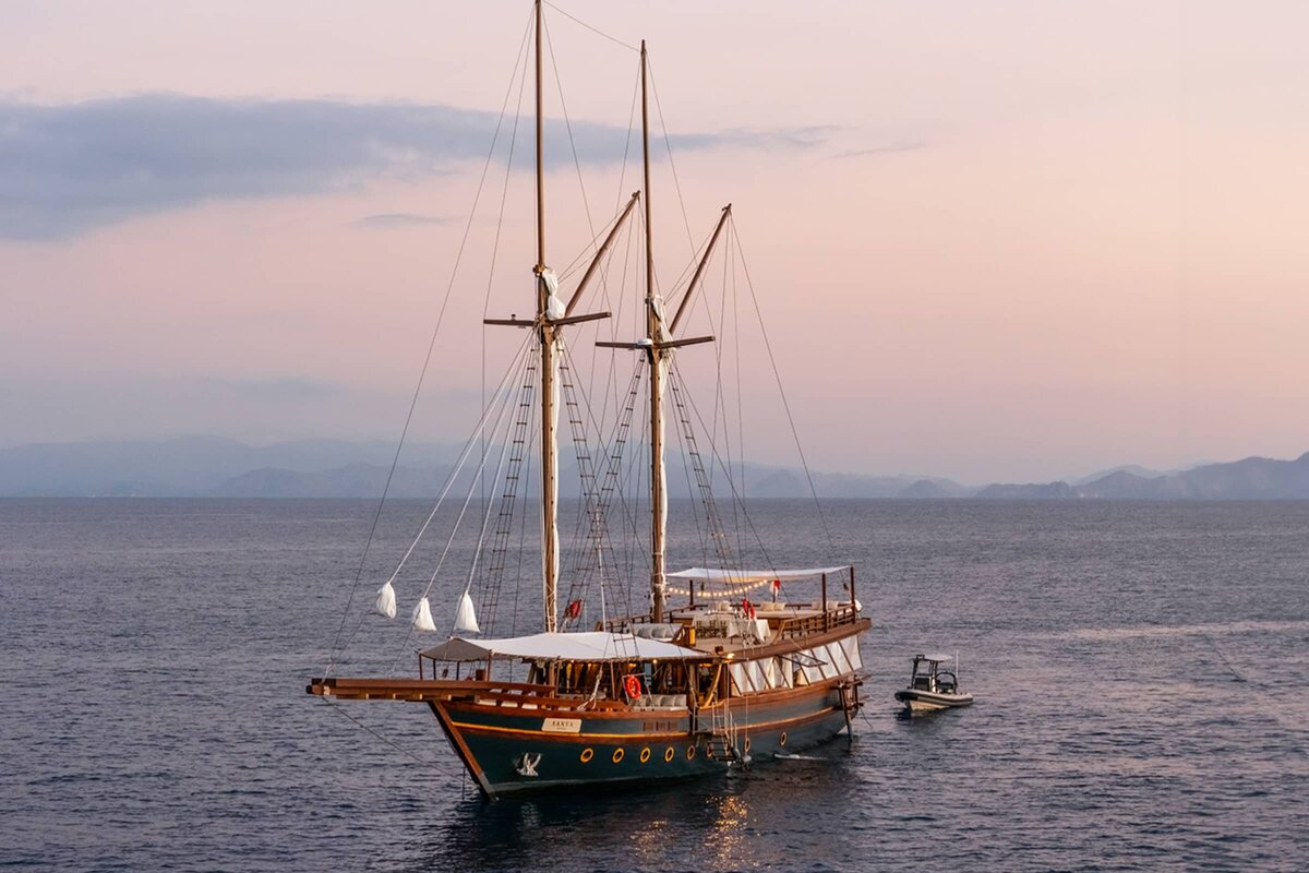 Sanya Luxury Yacht Charter Raja Ampat Exterior 9