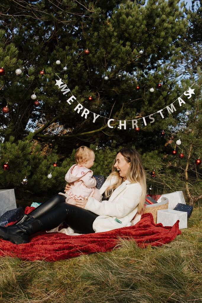 Christmas Mini photoshoot - Goyt Valley, High Peak - Nostalgia photography (23)