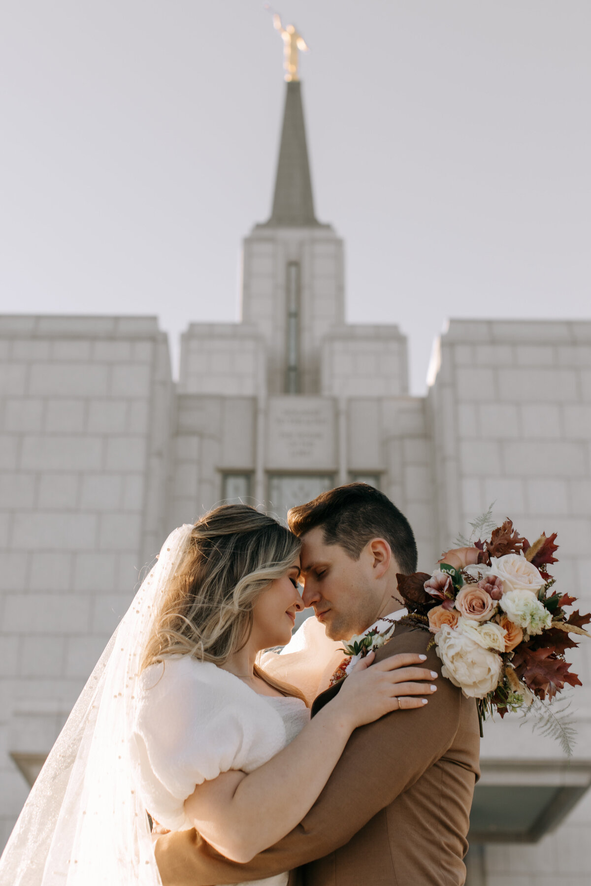 calgary-alberta-mormon-temple-wedding-couple