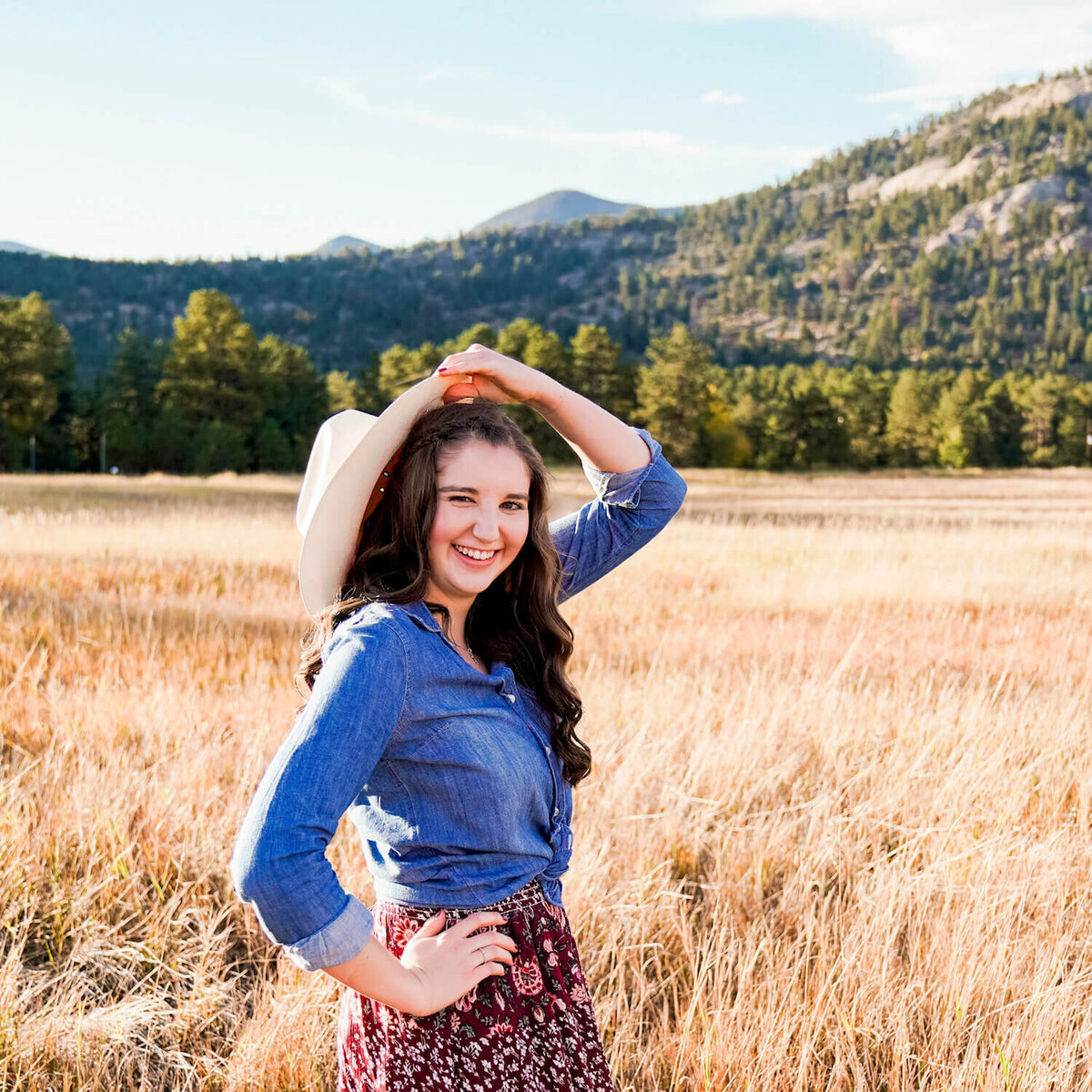 denver photographey senior pictures - teen girl holding hat