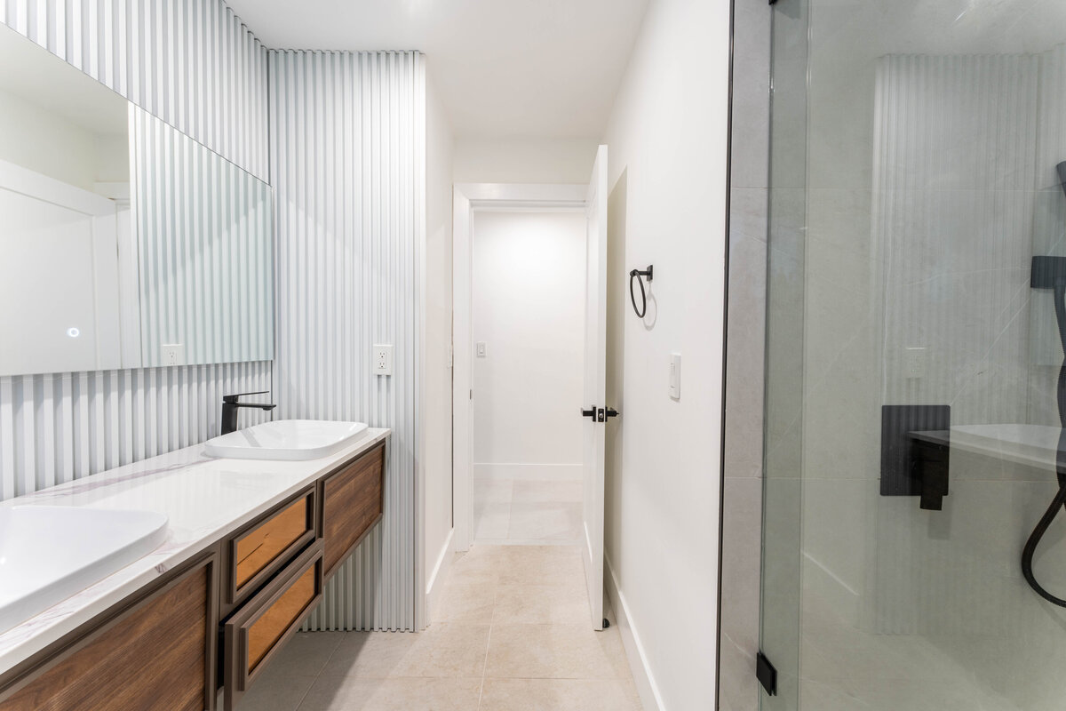 Bathroom 1 (2)