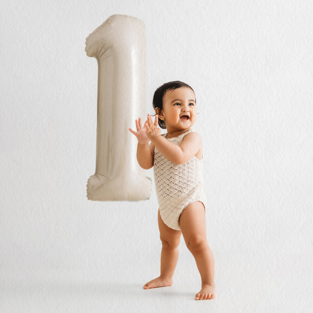 LittleWhitePhotography-Cake-Smash-29