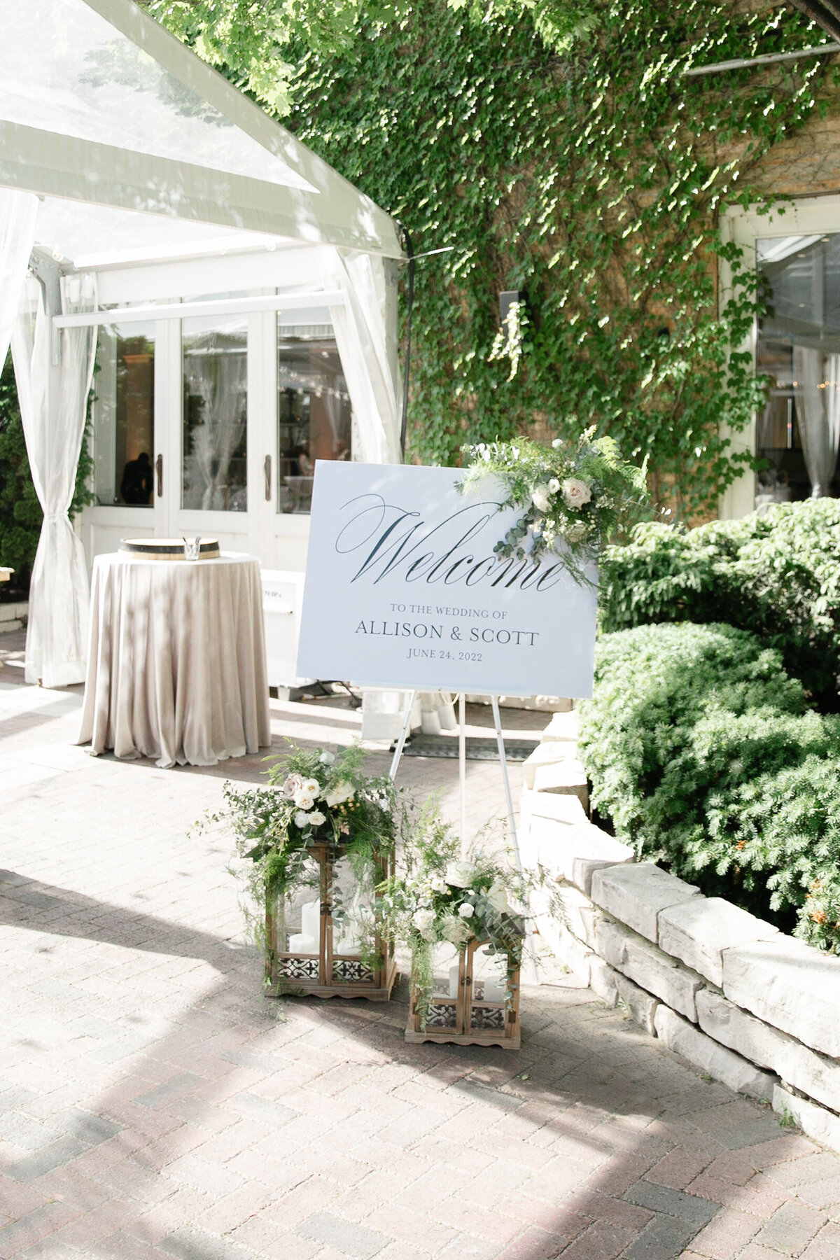 outdoor-tented-wedding-columbus-ohio-photographer