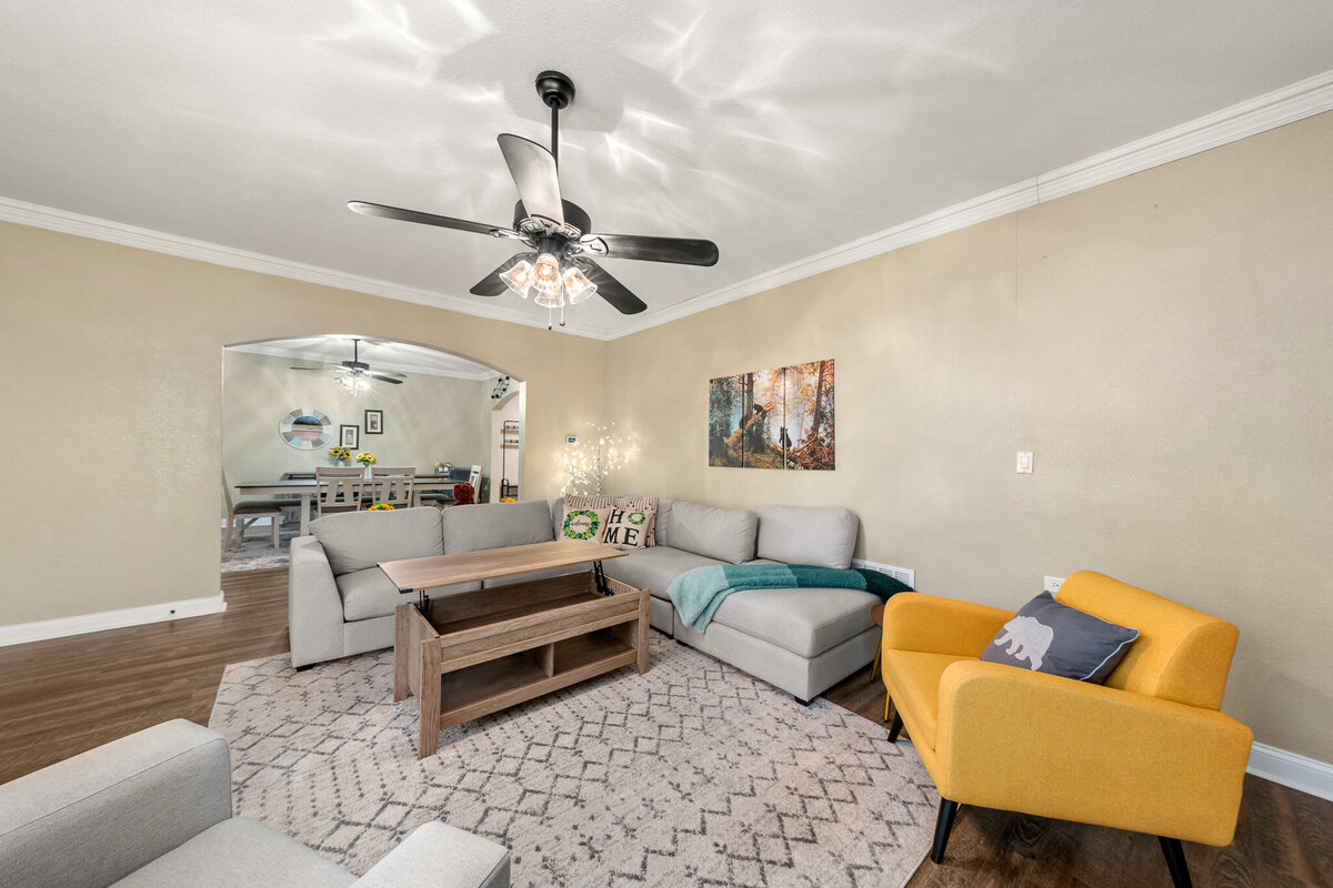 Living room with coffee table that converts to work space in this five-bedroom, 4-bathroom pet-friendly vacation rental house for 12 guests with free wifi, free parking, hot tub, mother-in-law suite, King beds and updated kitchen in downtown Waco, TX.
