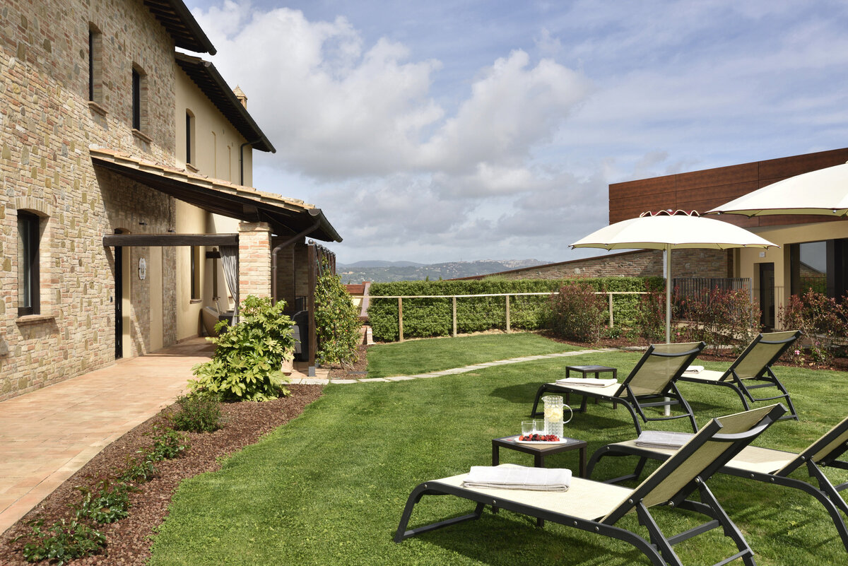 Waterstone - Borgobrufa Spa Resort - Brufa di Torgiano - Luxury Boutique Hotel - Borgobrufa Imperial Suite - private garden