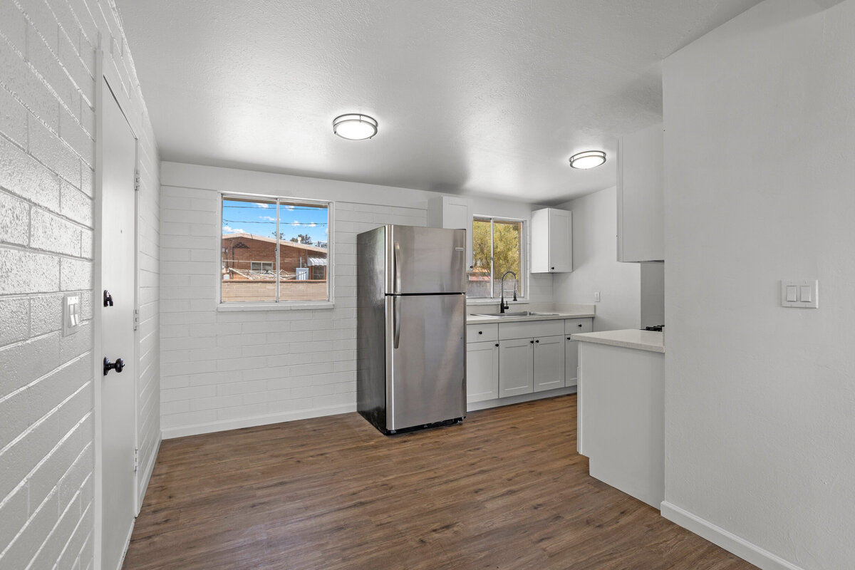 5_1527 e blacklidge dr-3