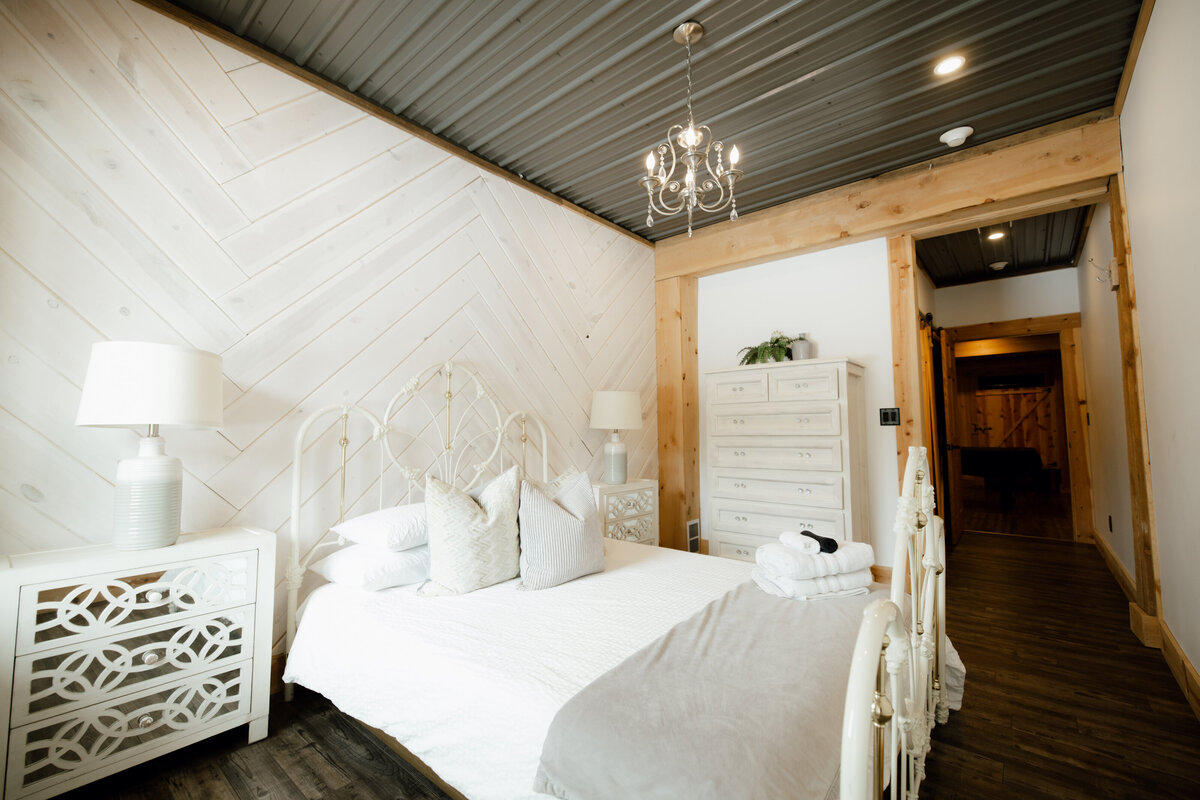 Bear-Ridge-Destination-barndo-suites-rosie-photo-video-33