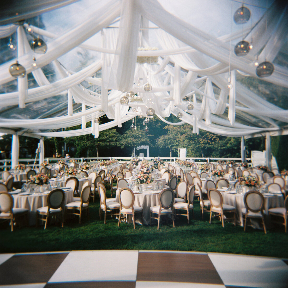 MeghanHemstra-Colourful-Vancouver-Garden-Wedding-1
