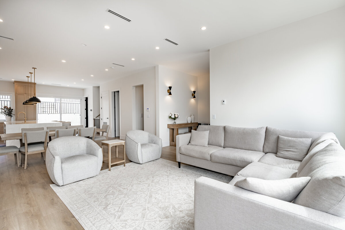 10376 125 St-6