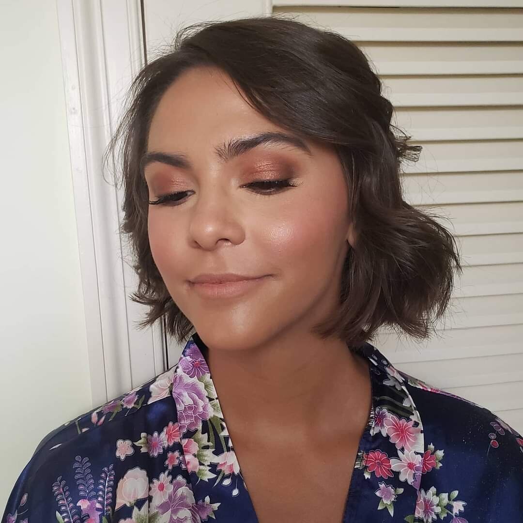 Bride with blush and rose gold eye makeup