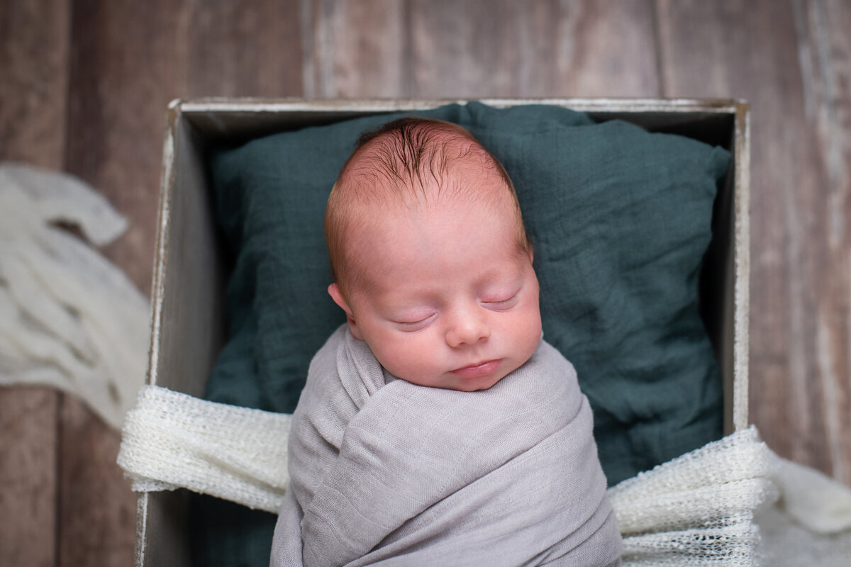 newborn-baby-wrapped-cuyahoga-falls-photographer