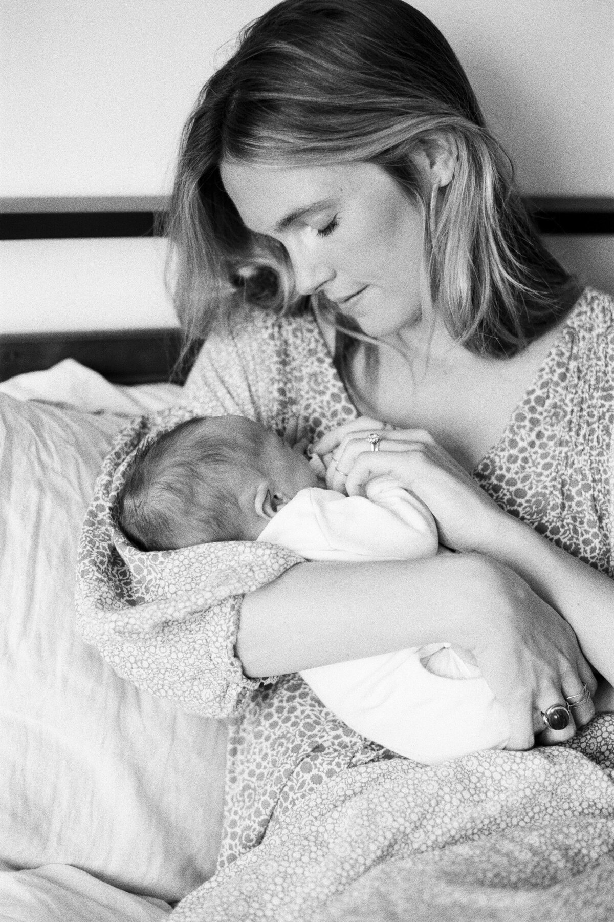 modern-natural-newborn-photos-charlottesville-virginia-amy-nicole-photography-0022