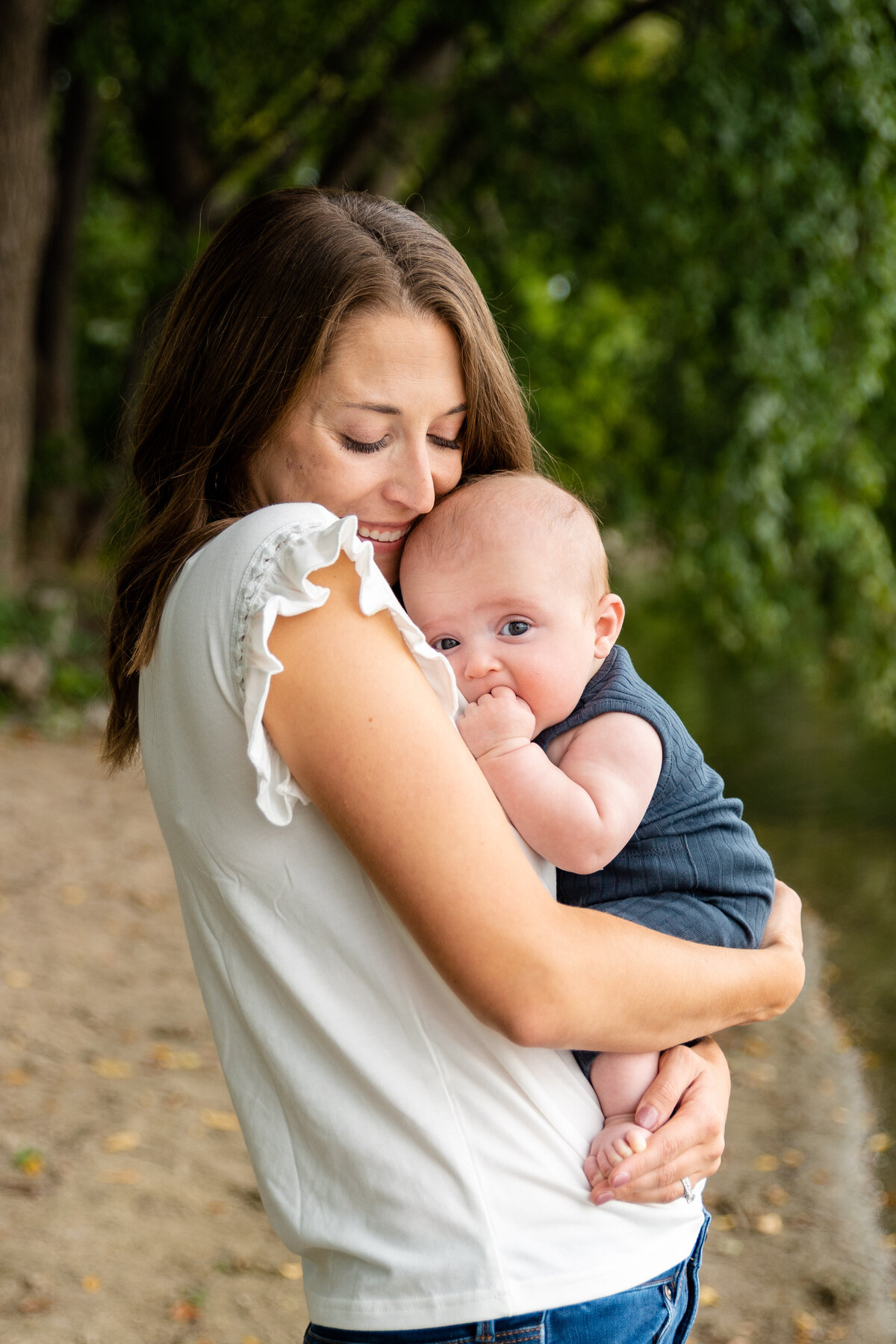 lake-nokomis-newborn-with-mom