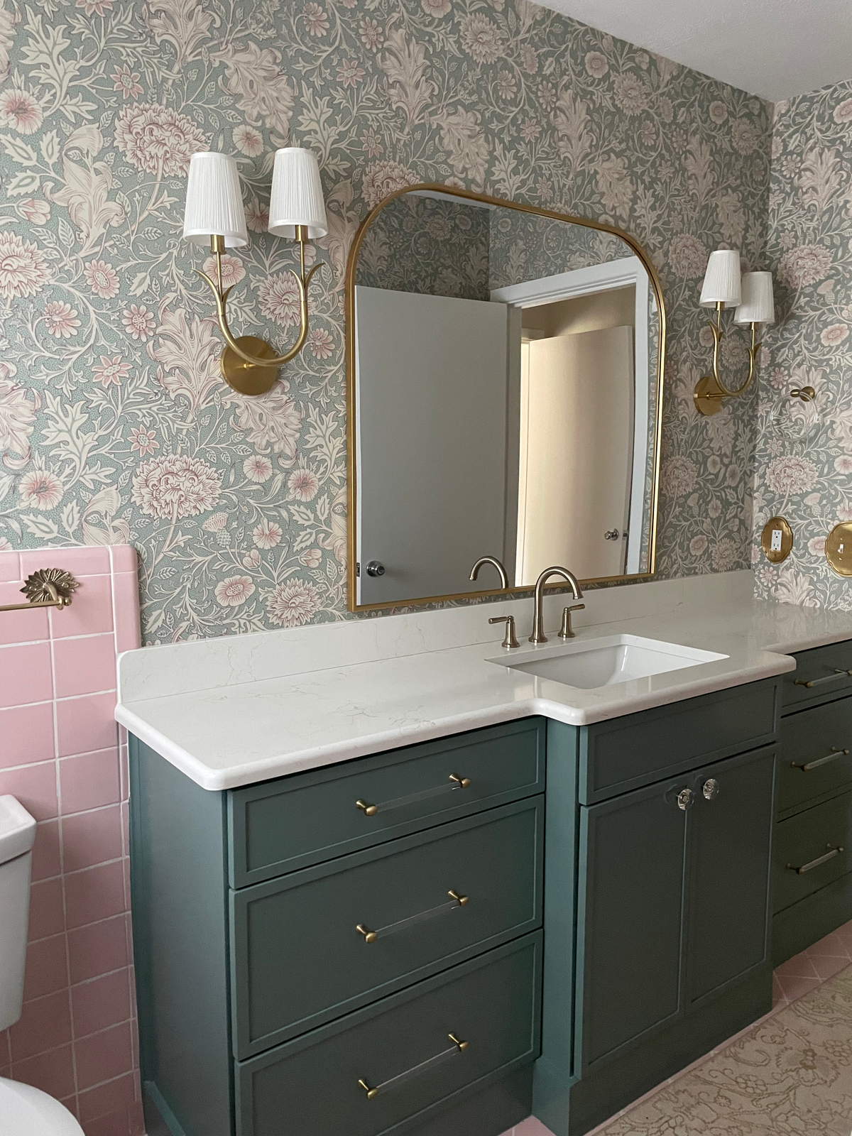 dusti j design pink and green bath