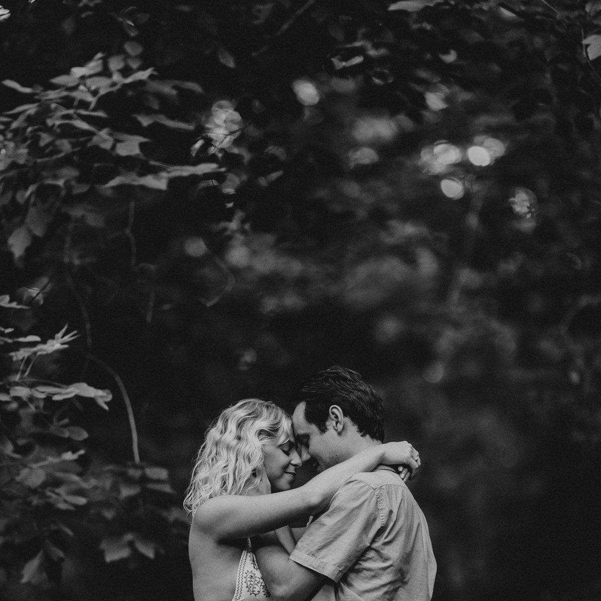 21_Maryland-Summer-Boho-White-Dress-Maternity-Couple-Woods