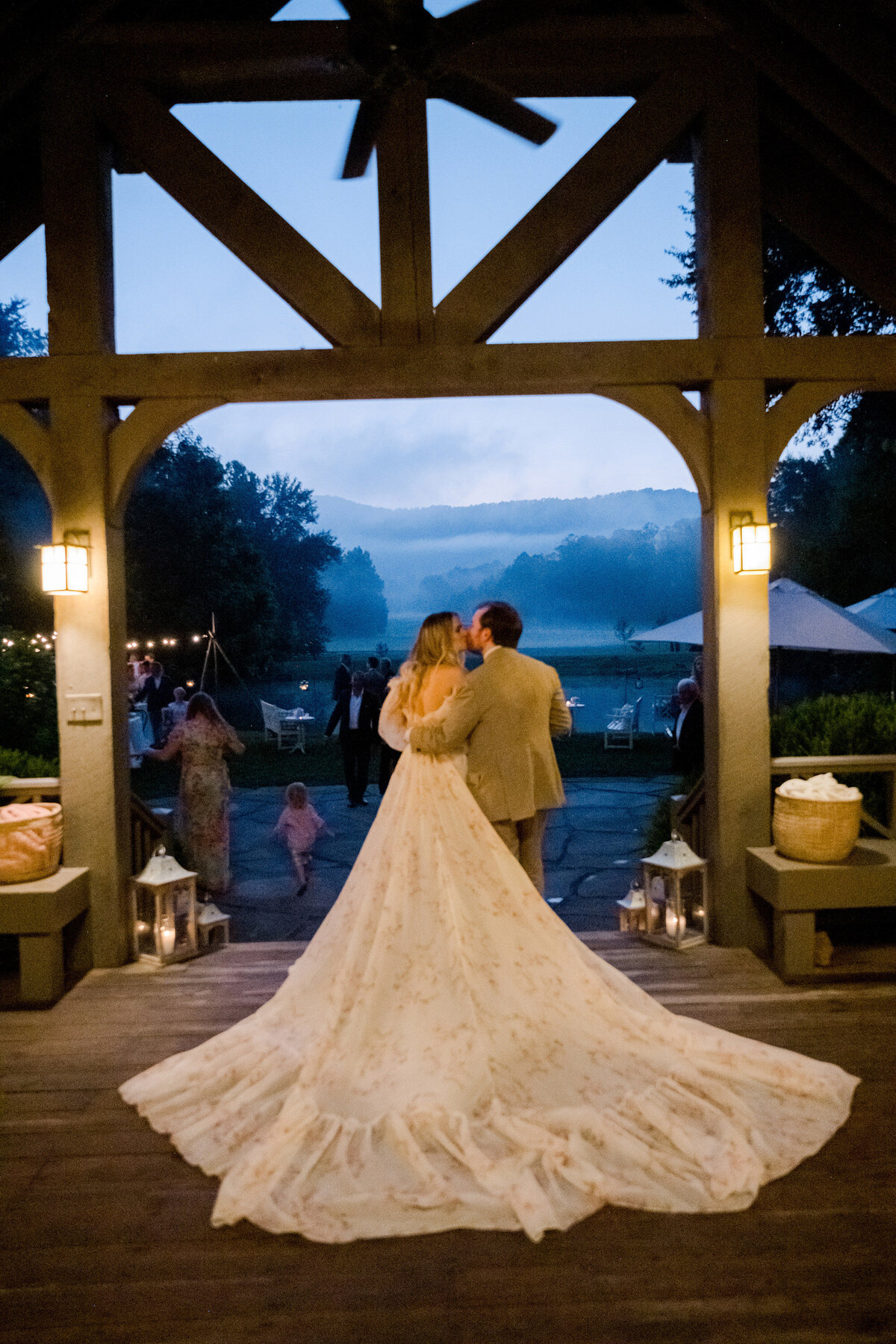 12-sophisticated-destination-wedding-mountain-luxury-blackberry-farm-romantic-Liz-Banfield