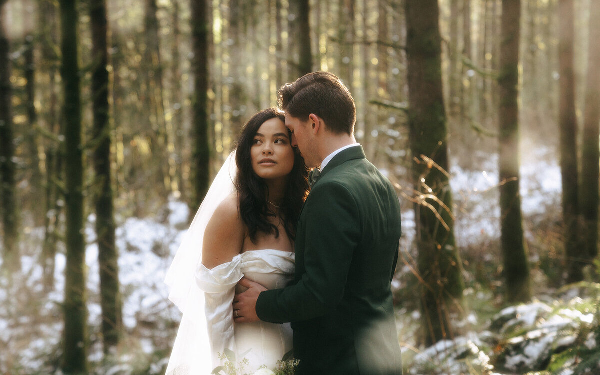 bc-vancouver-island-elopement-photographer-taylor-dawning-photography-forest-winter-boho-vintage-elopement-photos-4