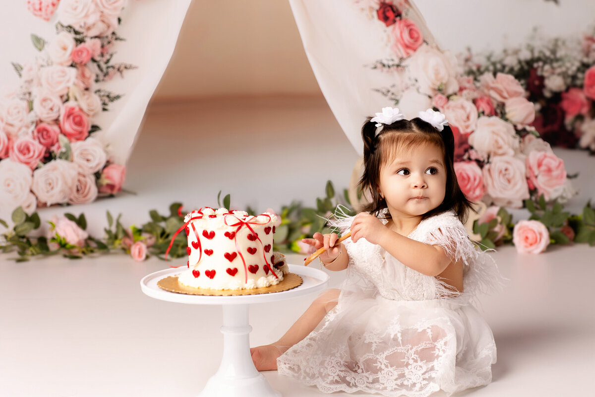 NW Arkansas cake smash photographer, cake smash photography near me, baby birthday photoshoot NW Arkansas