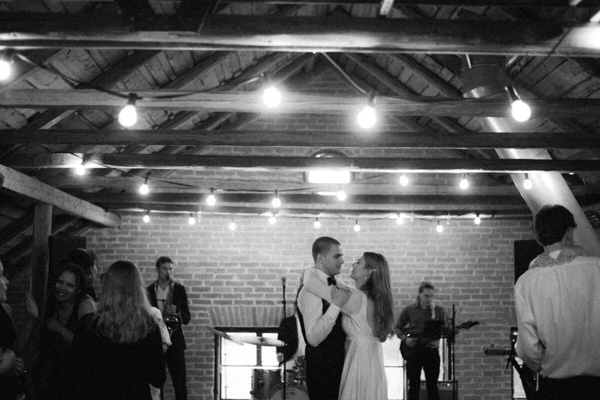Wedding photo of an Intimate  wedding reception  in Porvoo by photographer Hannika Gabrielsson