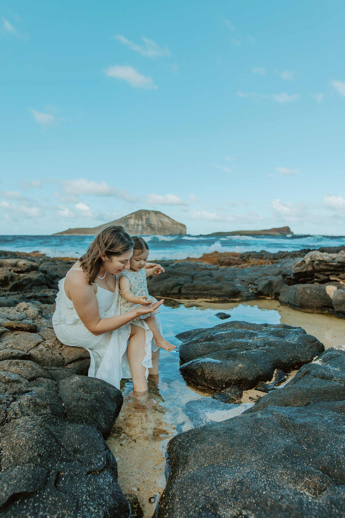 Motherhood photos in Oahu Hawaii