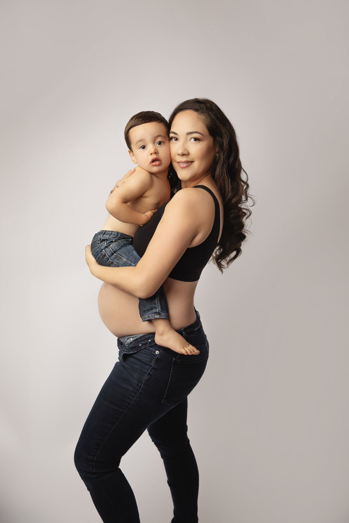 Expecting in Temple? Capture this special time with beautiful maternity portraits designed to highlight your unique glow.