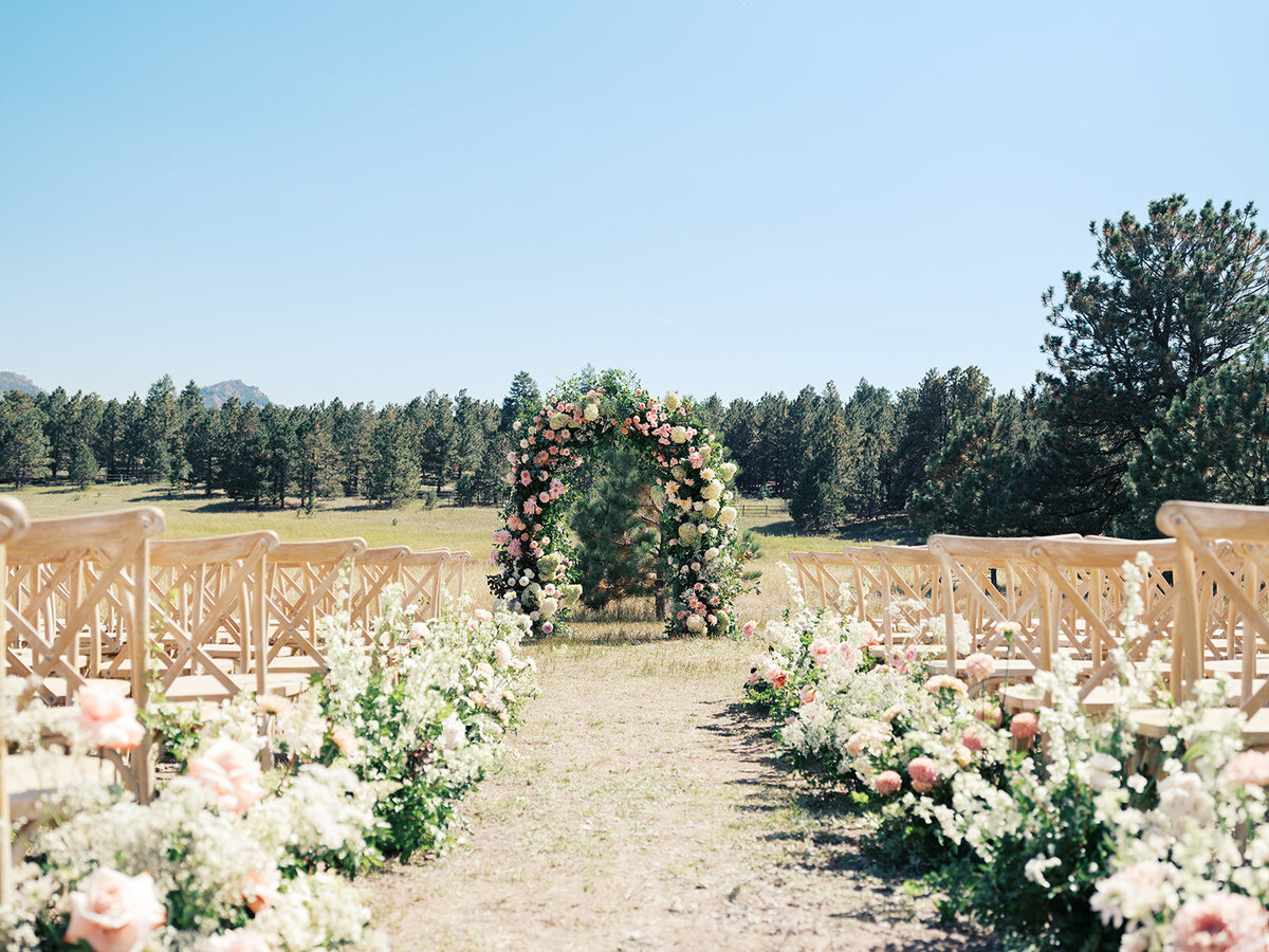 Calluna-Events-Boulder-Greystone-Ceremony-Aisle