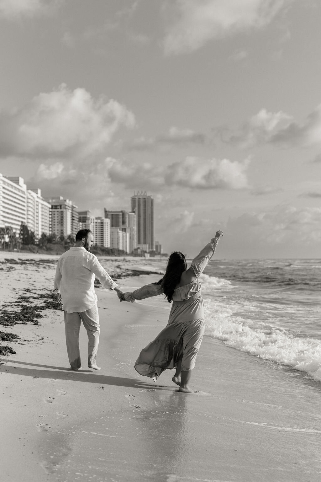 miami-beach-maternity-photography-couple-walking