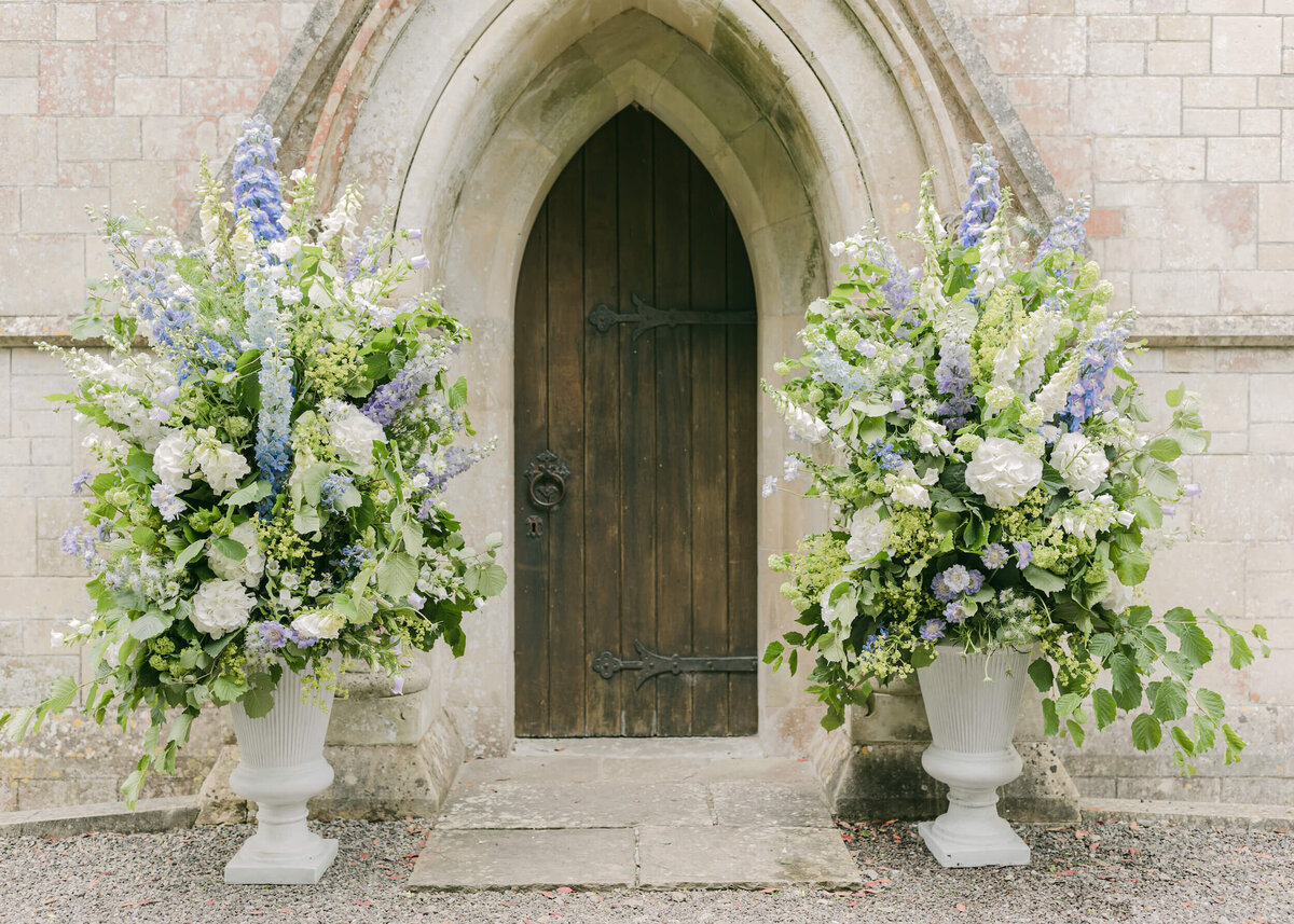 chloe-winstanley-weddings-wiltshire-church-florals-urns-blue-green