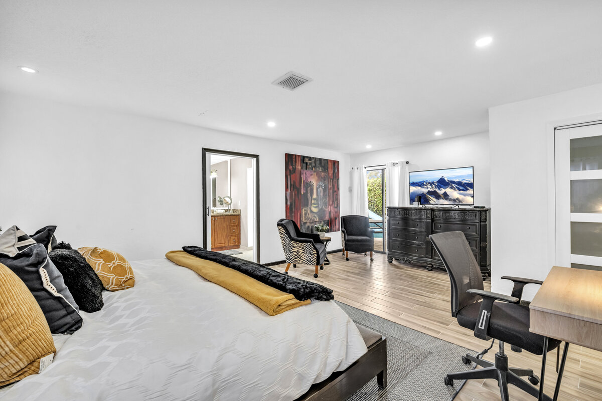Bedroom 1 (4)