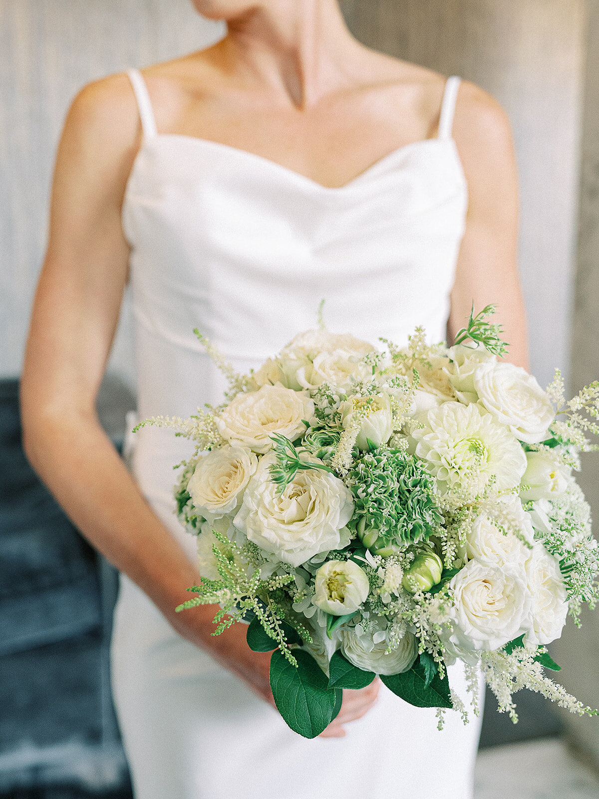 bridal-bouquet-white-ivory-green-london-house-hotel-chicago-hbicweddings