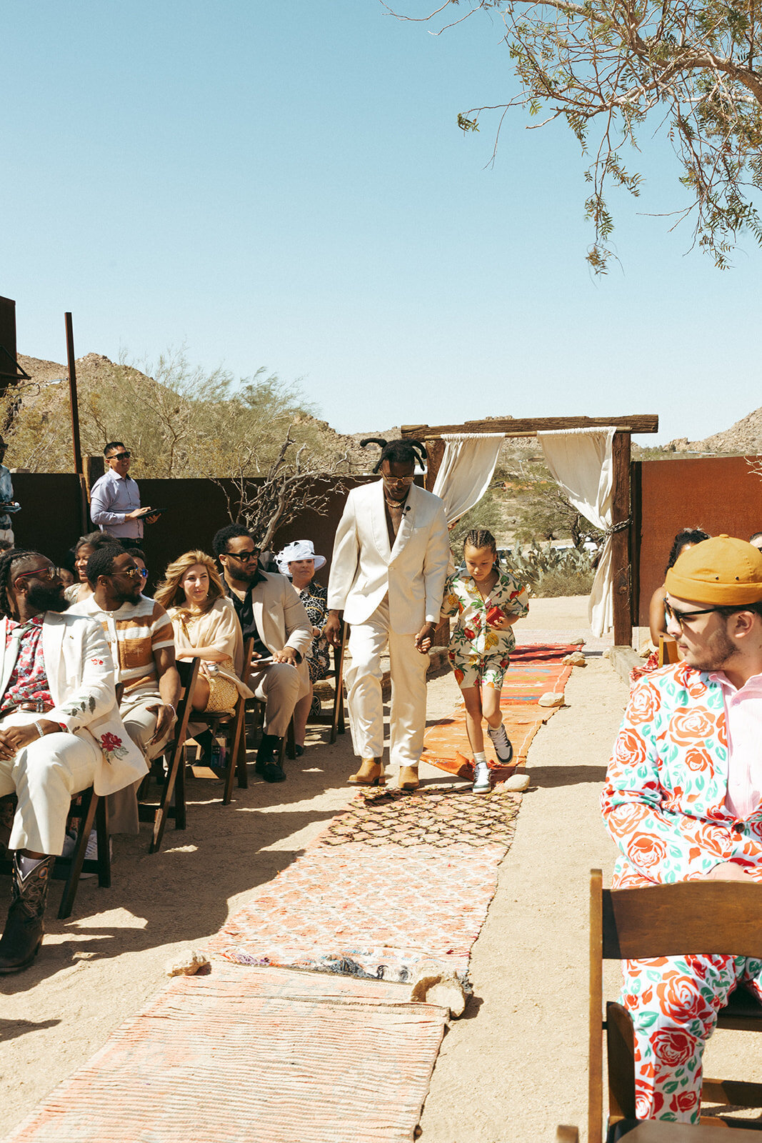 Faye-Fern-Creative-GoldenVibesPhoto-Sacred-Sands-Joshua-Tree-Wedding-Richie-James-Clara-Critchfield-Ceremony-04