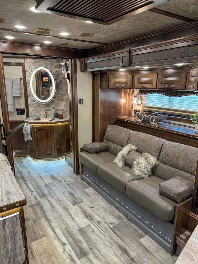 luxury-living-quarter-horse-trailers-trail-boss-conversions-living-areas-8