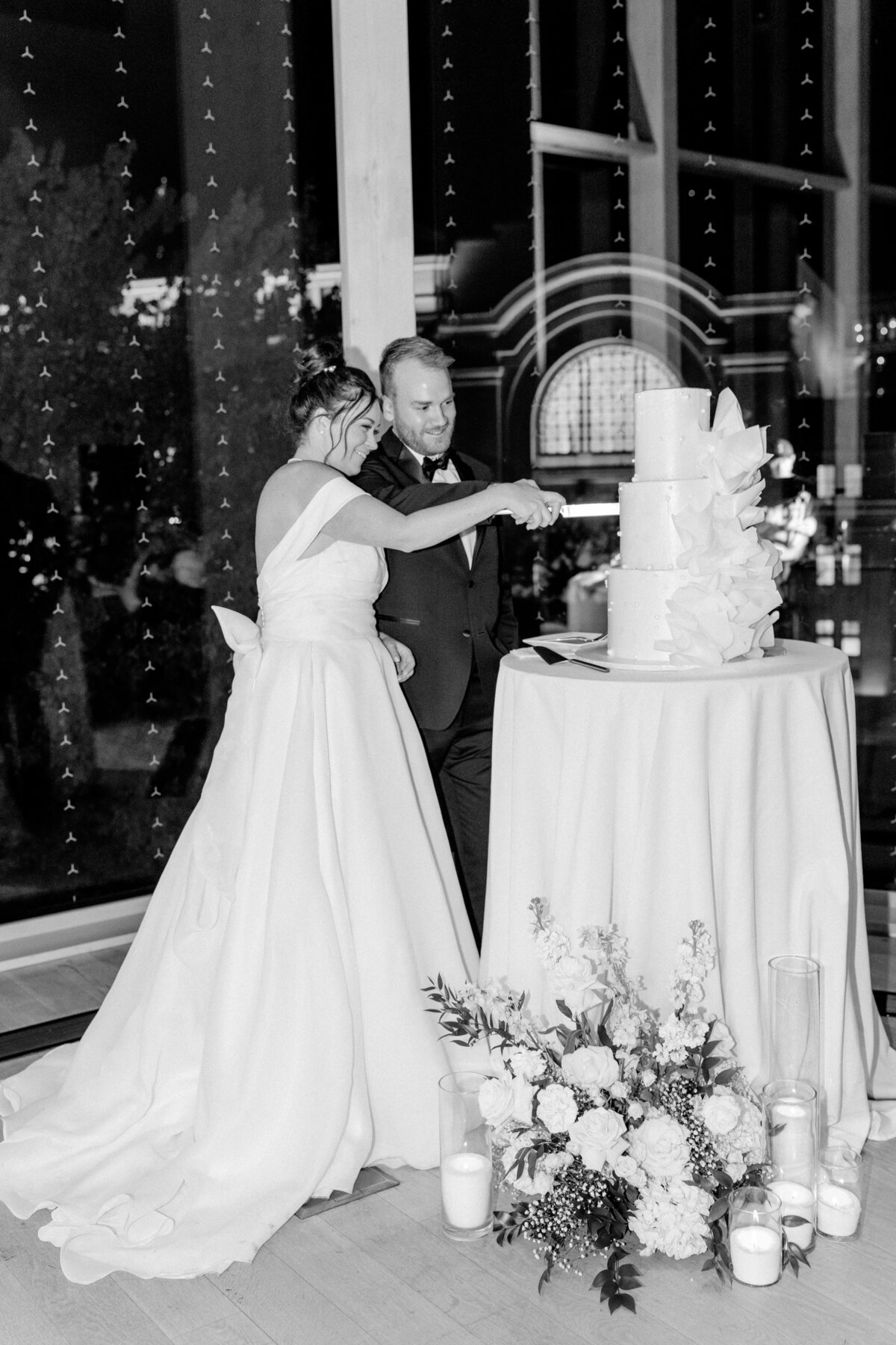 1488 Pascale and Nicolas NAC OBorn Room Wedding Downtown_Ottawa_Photography by Emma