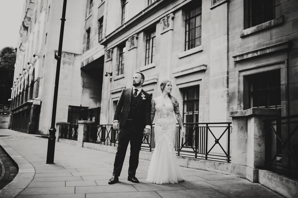 THE-YACHT-LONDON-WEDDING-BOAT-WINDY-TATOO-BRIDE-0079