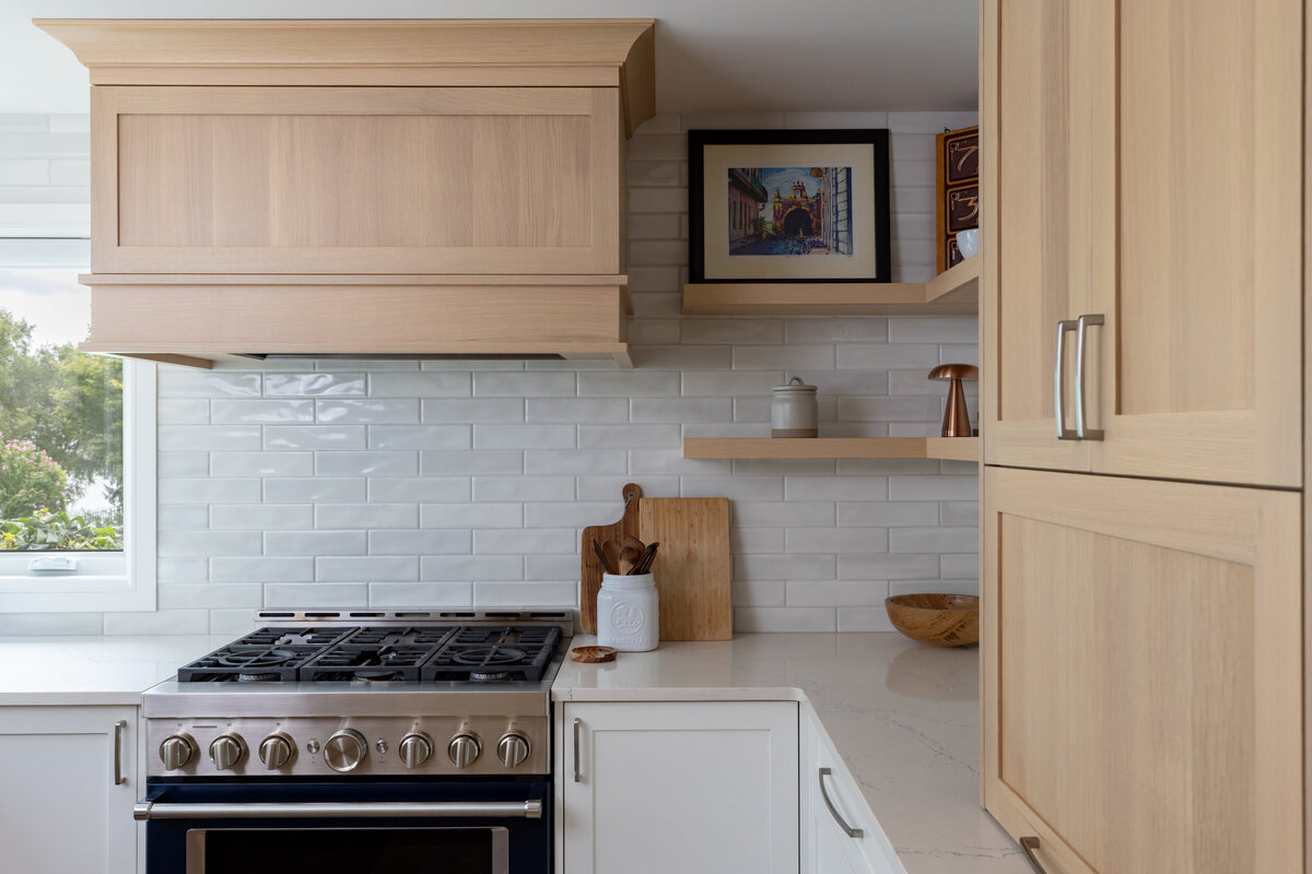 KatCo_Interiors-LakeHouse-Kitchen-17